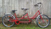 Rotes Doppel Damen Tandem, 26' Zoll, 47-er Reifenbreite, Rahmenhöhen: vorne 48, hinten 46, Länge des Tandems: 250cm