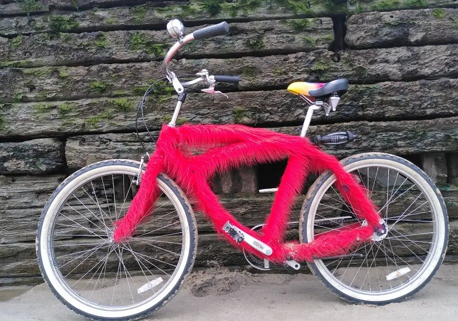 Beach Cruiser mit rotem, flauschigen Fell!